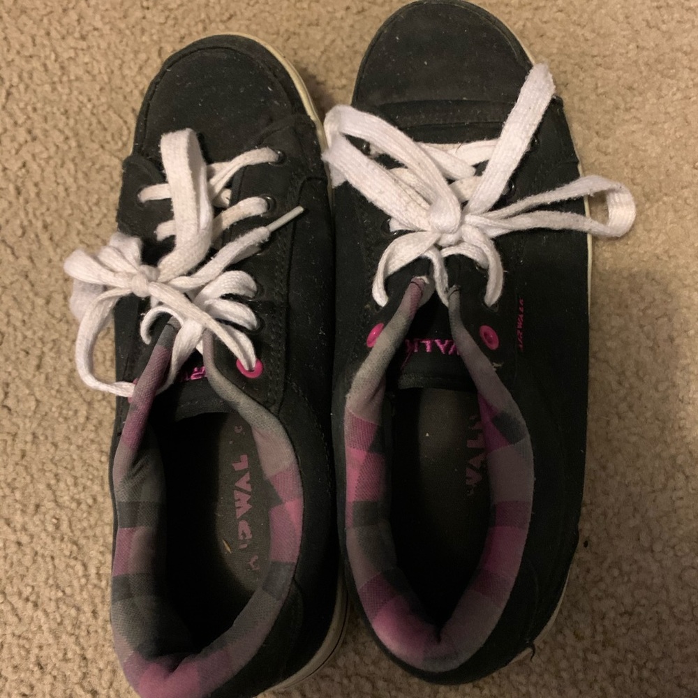 Airwalk Sneakers size 9.5!